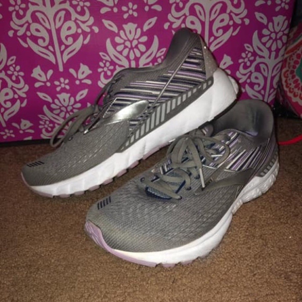 Brooks tennis shoes